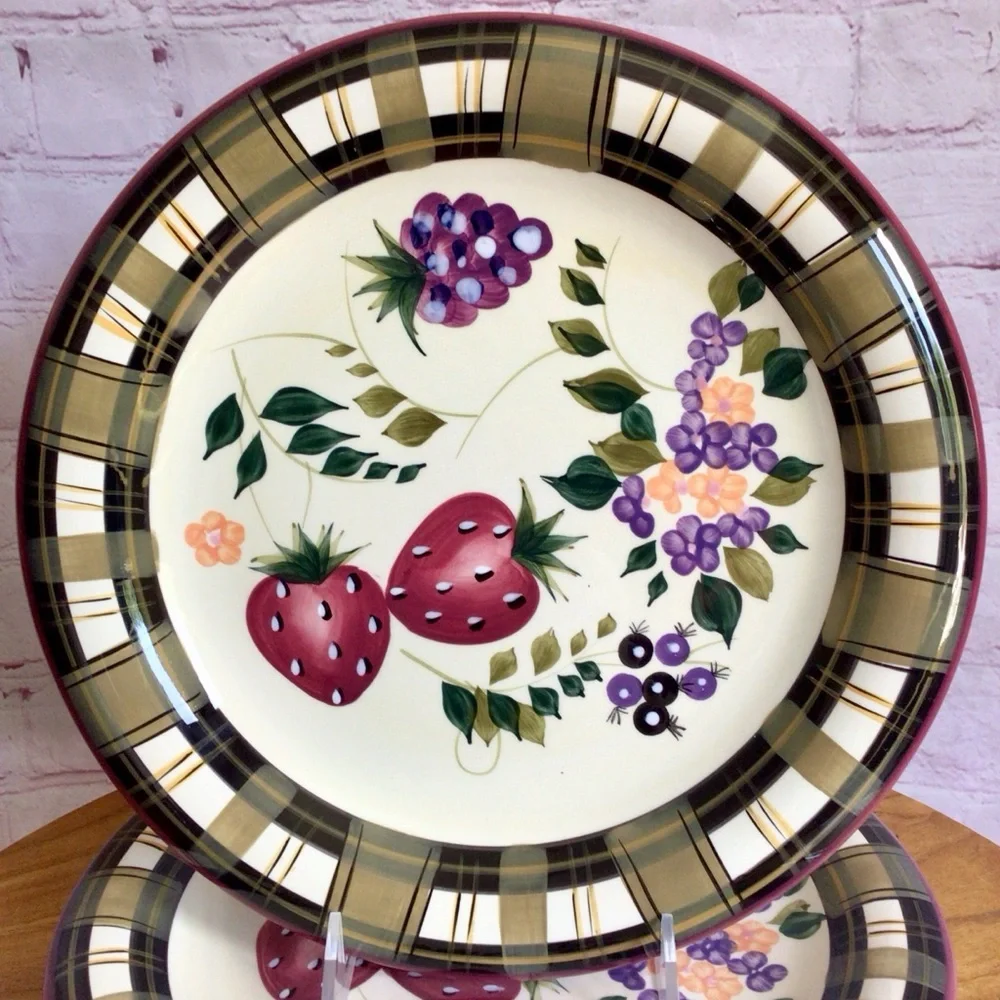 Vintage Oneida Strawberry Plaid Dinner Plates - Set of 2